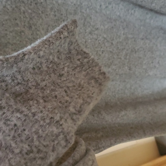 Charlie Paige Lt. Gray Sweater Long Slv Slightly Pleated ~6" Hem Line Sz L Dress - Picture 5 of 12